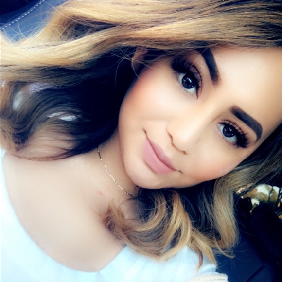 Meet your Posher, Ivette - Picture 1 of 2